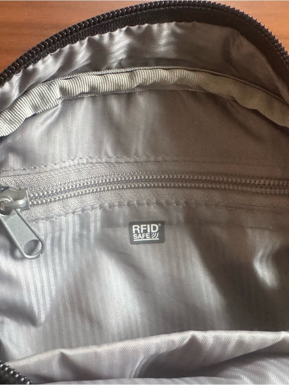 Pacsafe Metrosafe LS100 Crossbody Bag in Black - Picture 9 of 13
